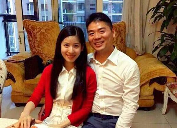 感情出问题？章泽天被曝卸任刘强东持股公司董事